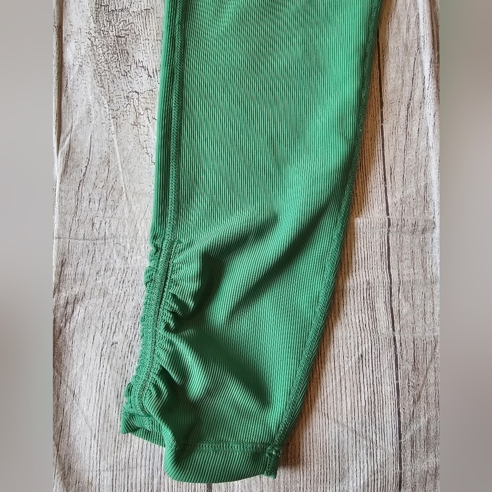 Wilo The Label Size Large Ribbed High Rise 7/8 Leggings Apple Green Activewear - Picture 2 of 9